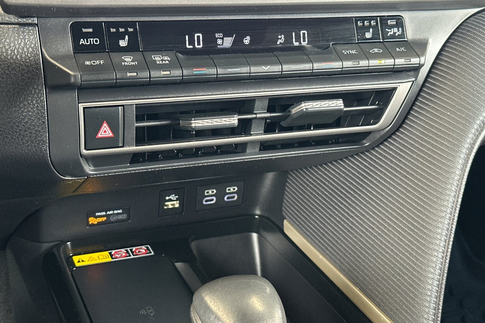 Certified Used 2025 Ocean Gem Toyota SE image 18