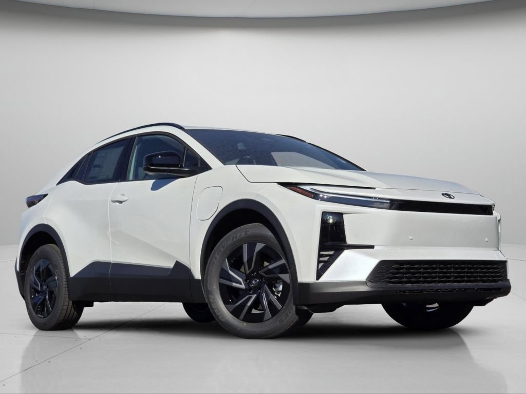 New 2026 Wind Chill Pearl Toyota SE image 2