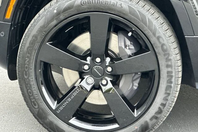 New 2026 Santorini Black Land Rover X-Dynamic SE image 24