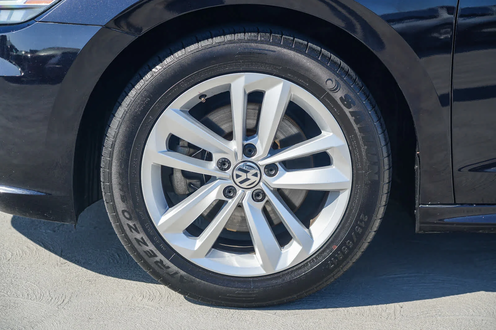 Used 2020  Volkswagen 2.0T SE image 12
