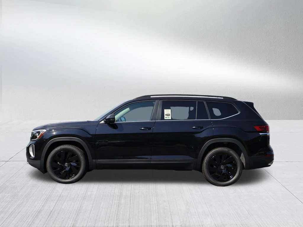 New 2026 Black Volkswagen 2.0T SE w/Technology image 9