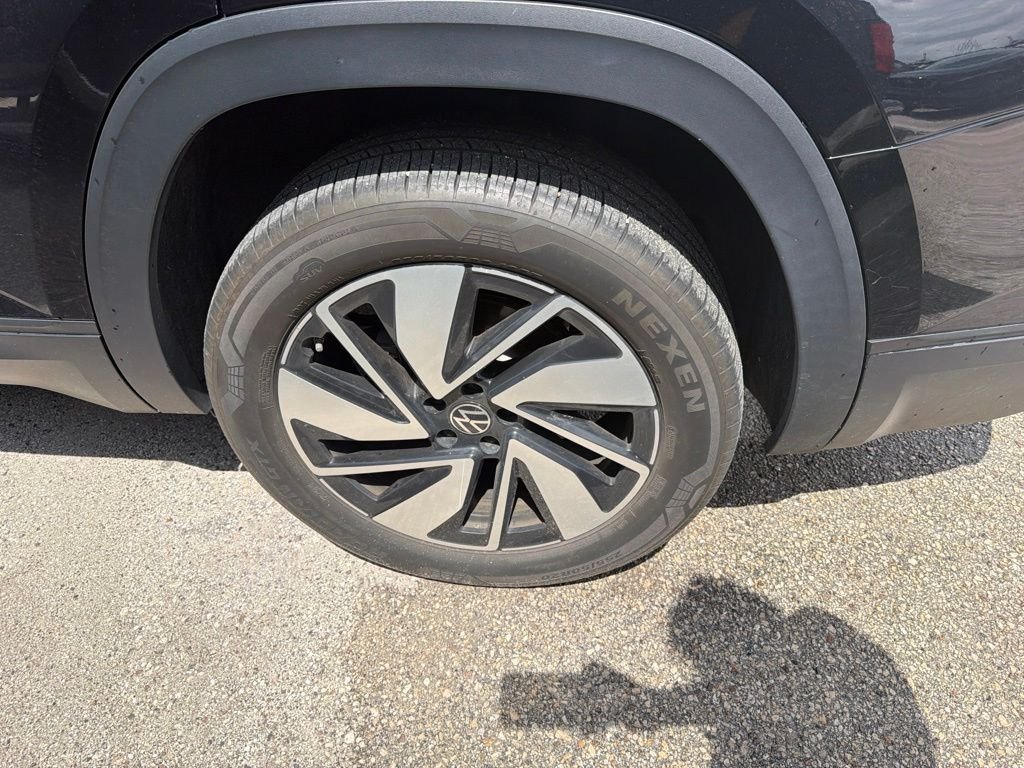 Used 2024  Volkswagen 2.0T SE w/Technology image 7