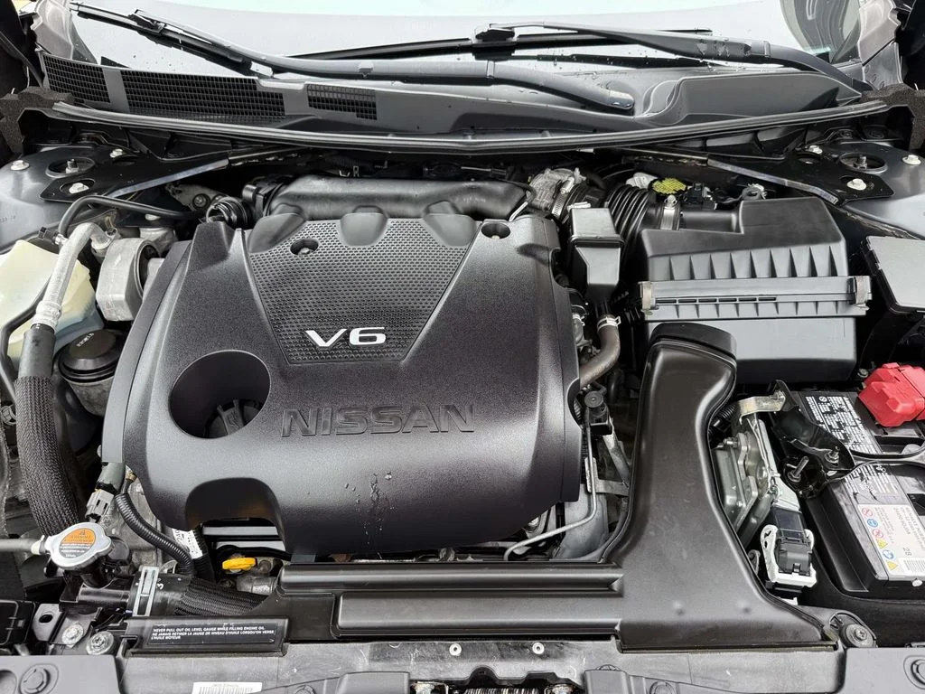 Used 2020 Black Nissan 3.5 S image 11