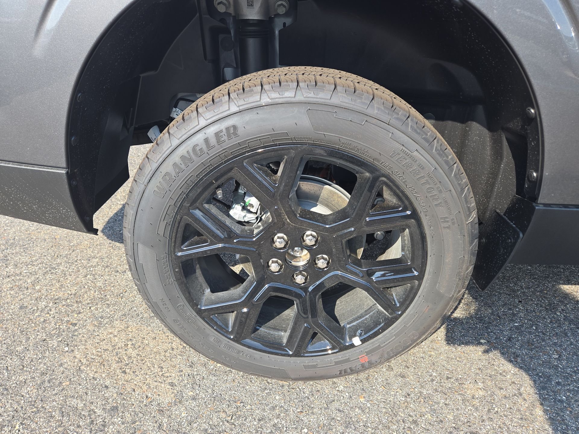New 2026 Carbonized Gray Metallic Ford XLT image 2