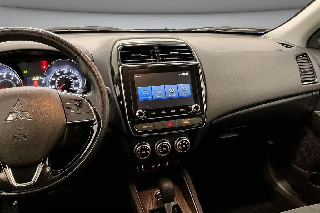 Used 2024 Blue Mitsubishi 2.0 SE image 9