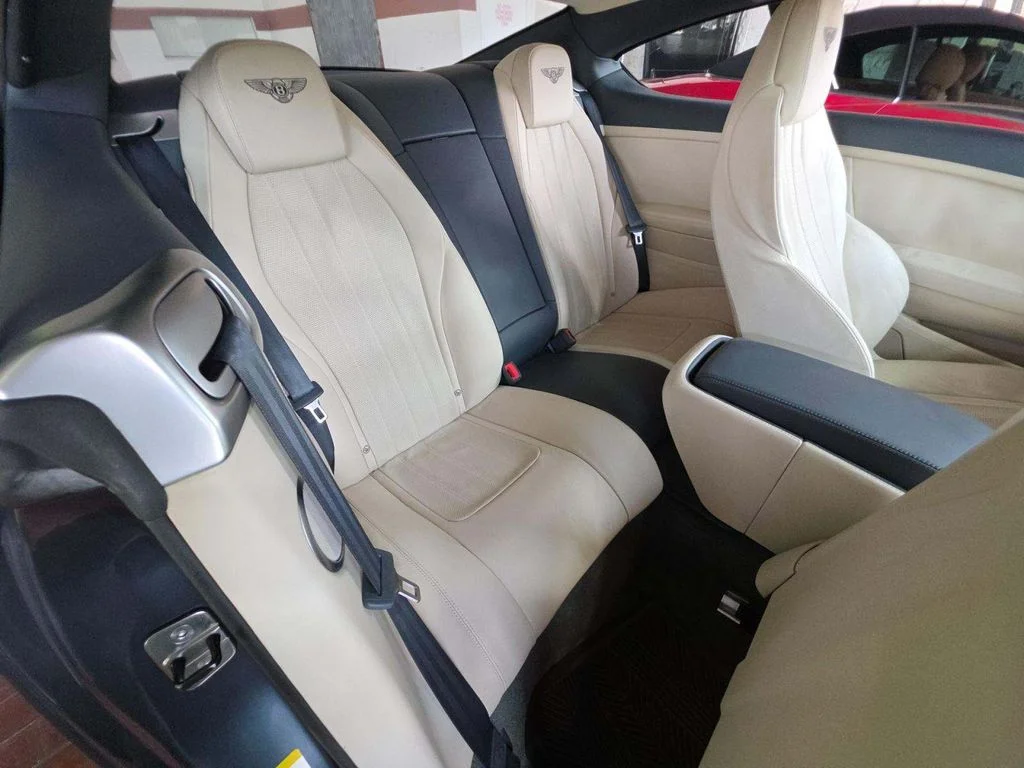 Used 2013 Blue Bentley V8 image 11