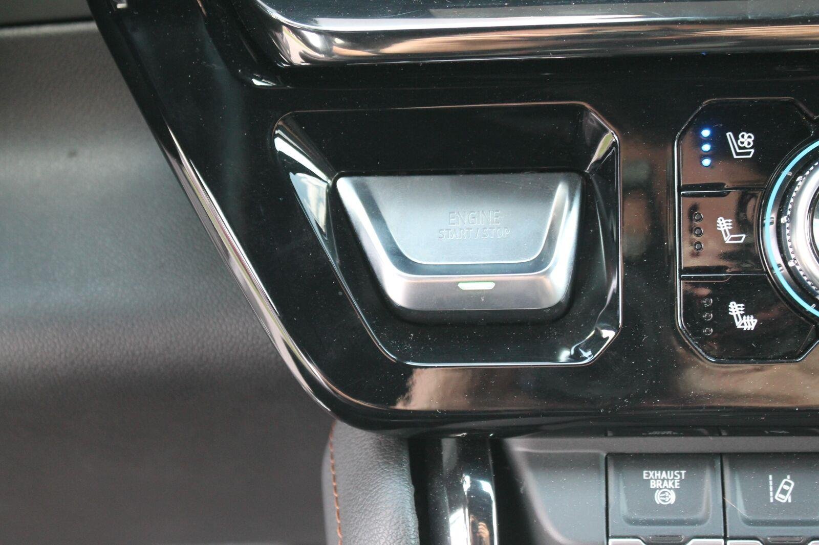 Used 2024 Summit White GMC AT4 image 20