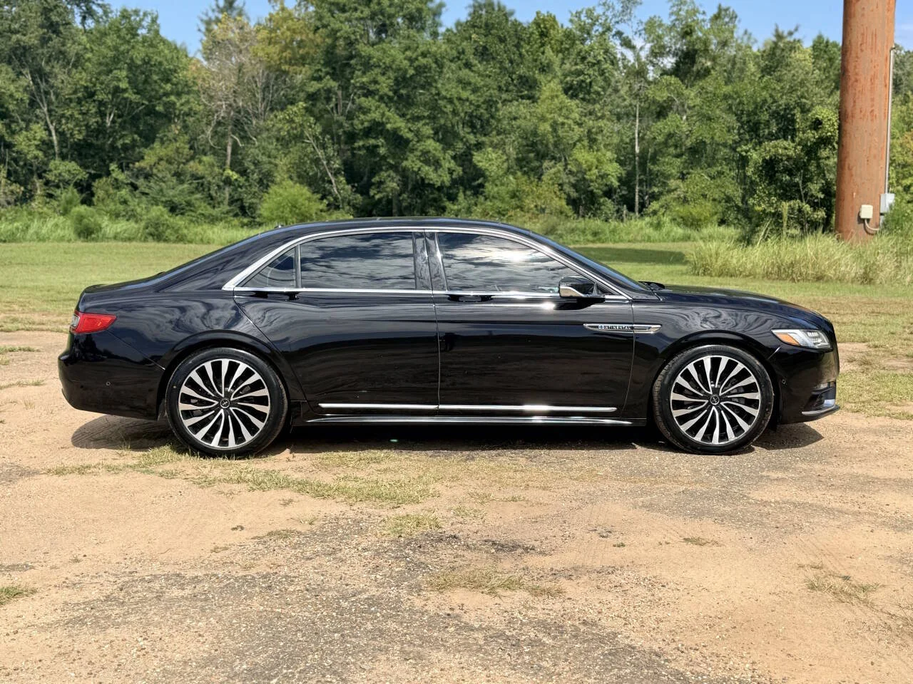 Used 2017 Black Lincoln Black Label AWD 4dr Sedan image 6