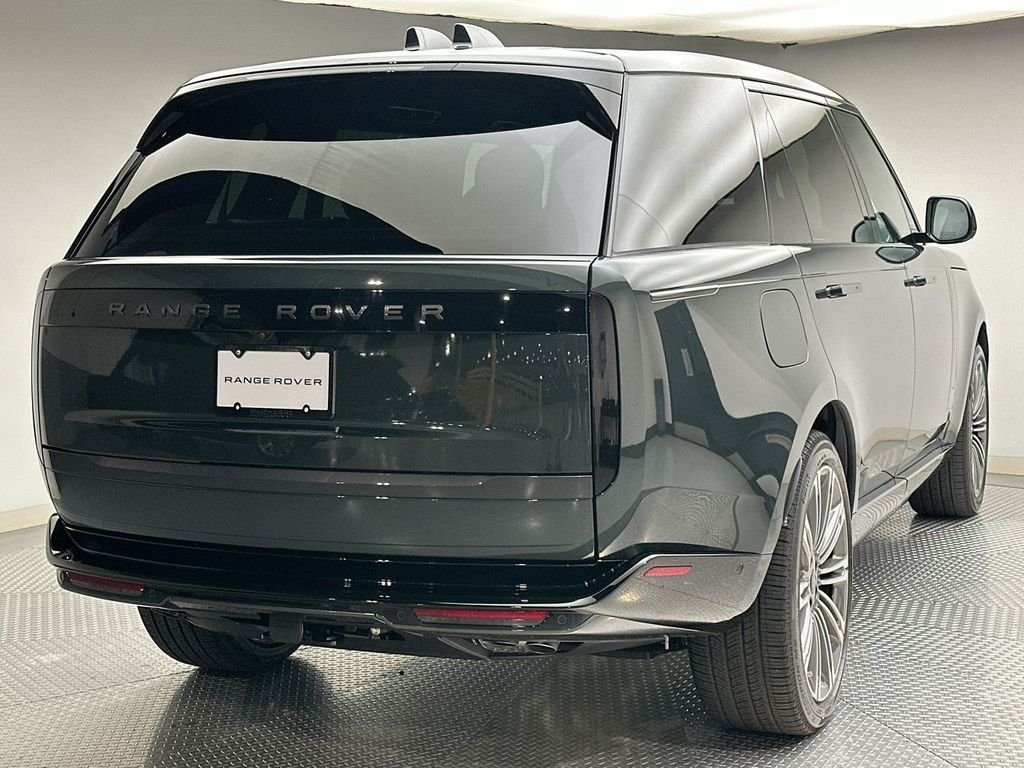 New 2026 Belgravia Green Land Rover SE image 3