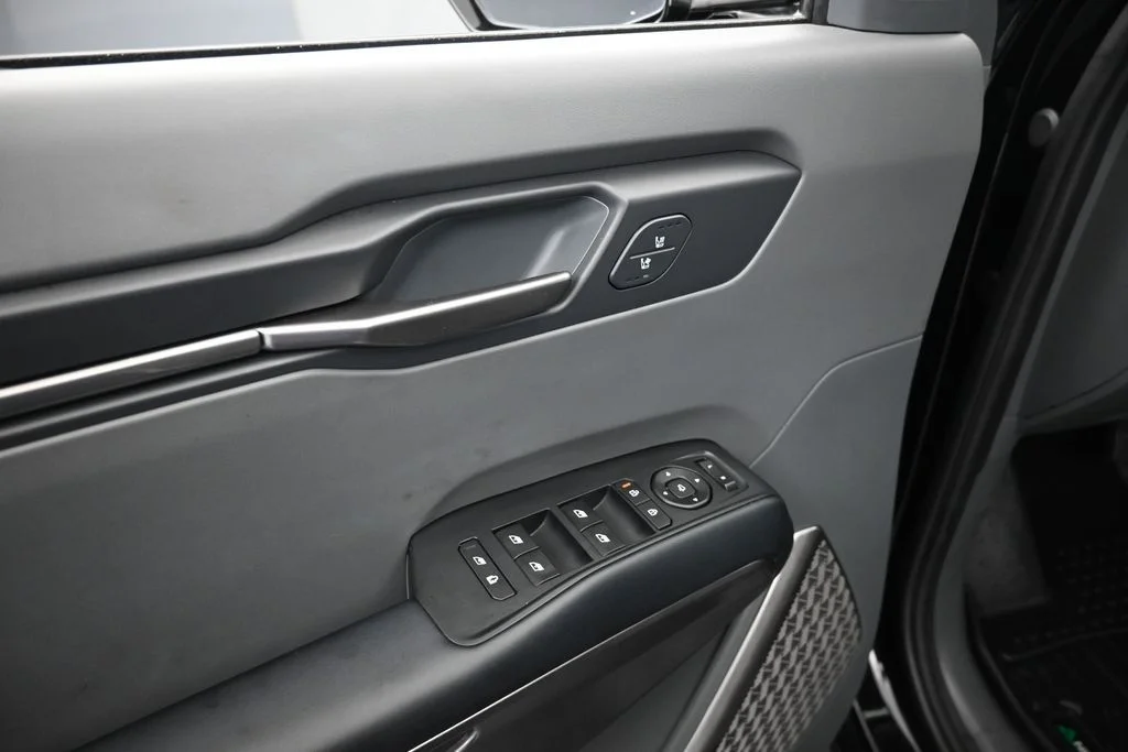Used 2024 Black Kia Light Long Range image 11