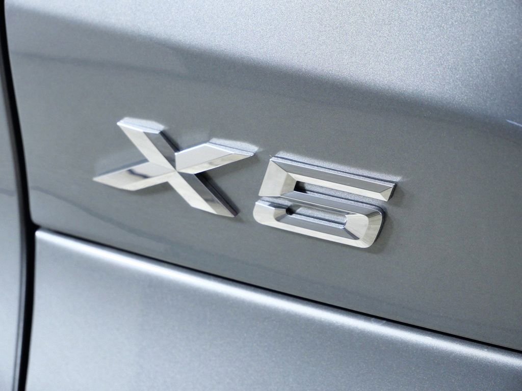 Used 2026 Skyscraper Grey Metallic BMW xDrive40i image 14