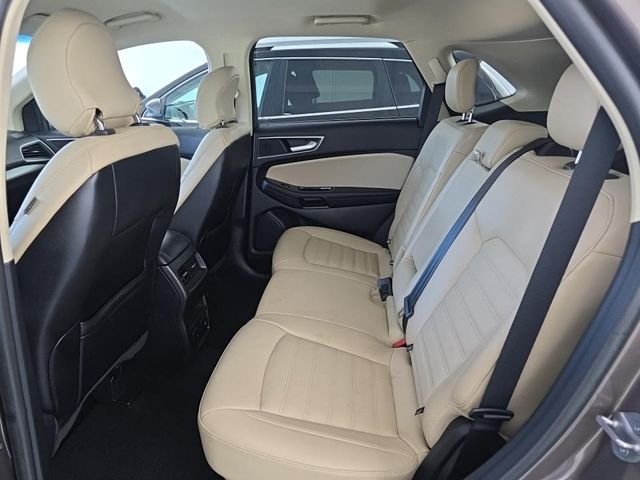 Used 2019 Gray Ford SEL image 7