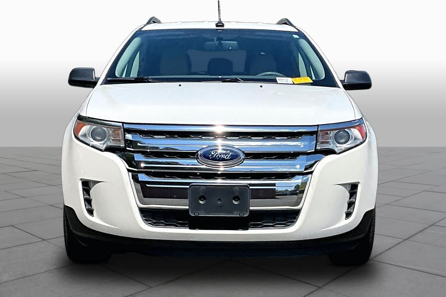 Used 2013 White Suede Ford SE image 3
