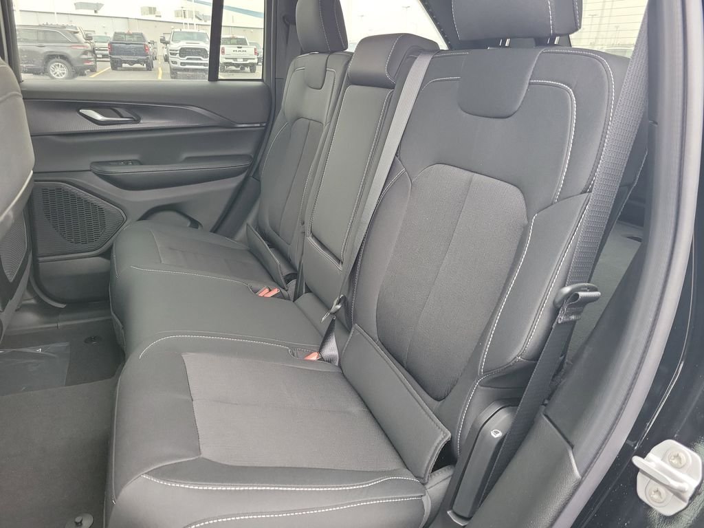 New 2026 Diamond Black Crystal Pearlcoat Jeep Laredo X image 7