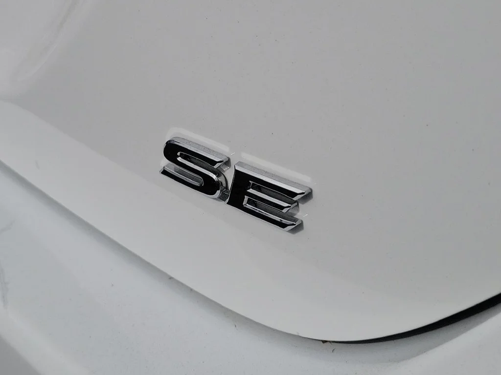 Used 2024 Ice Toyota SE image 27