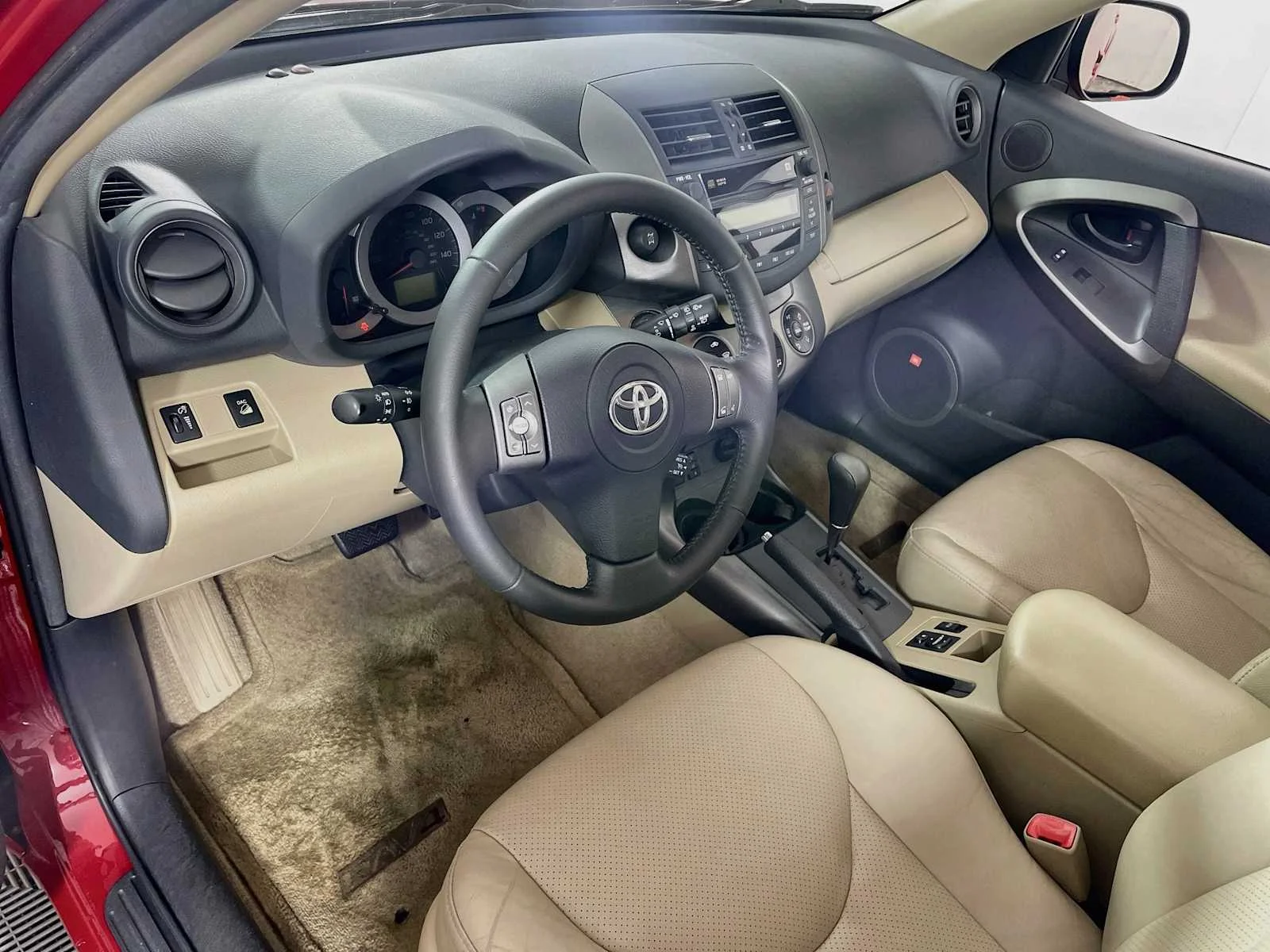 Used 2011 Barcelona Red Metallic Toyota Ltd image 7