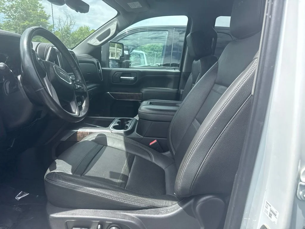 Used 2021 White GMC Denali image 3