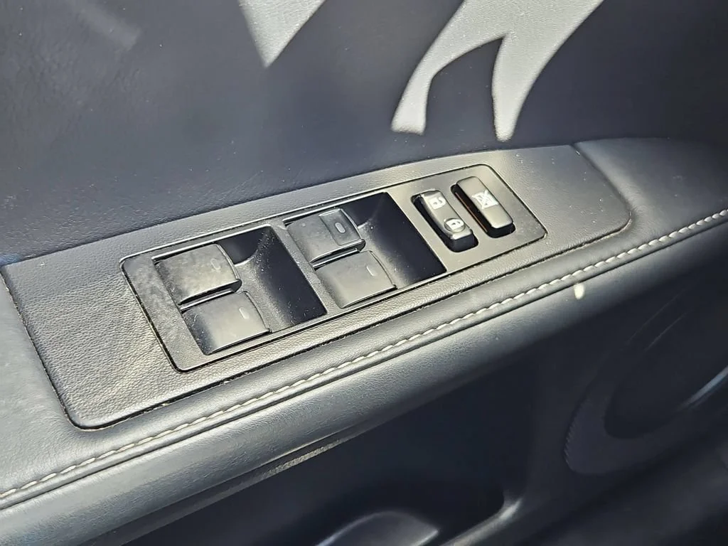 Used 2015  Lexus Hybrid image 11
