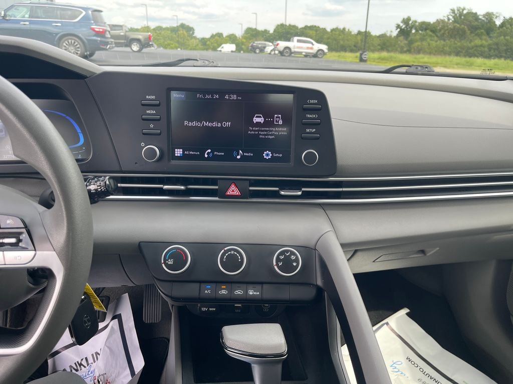 2025 Hyundai Elantra SE - Photo 20