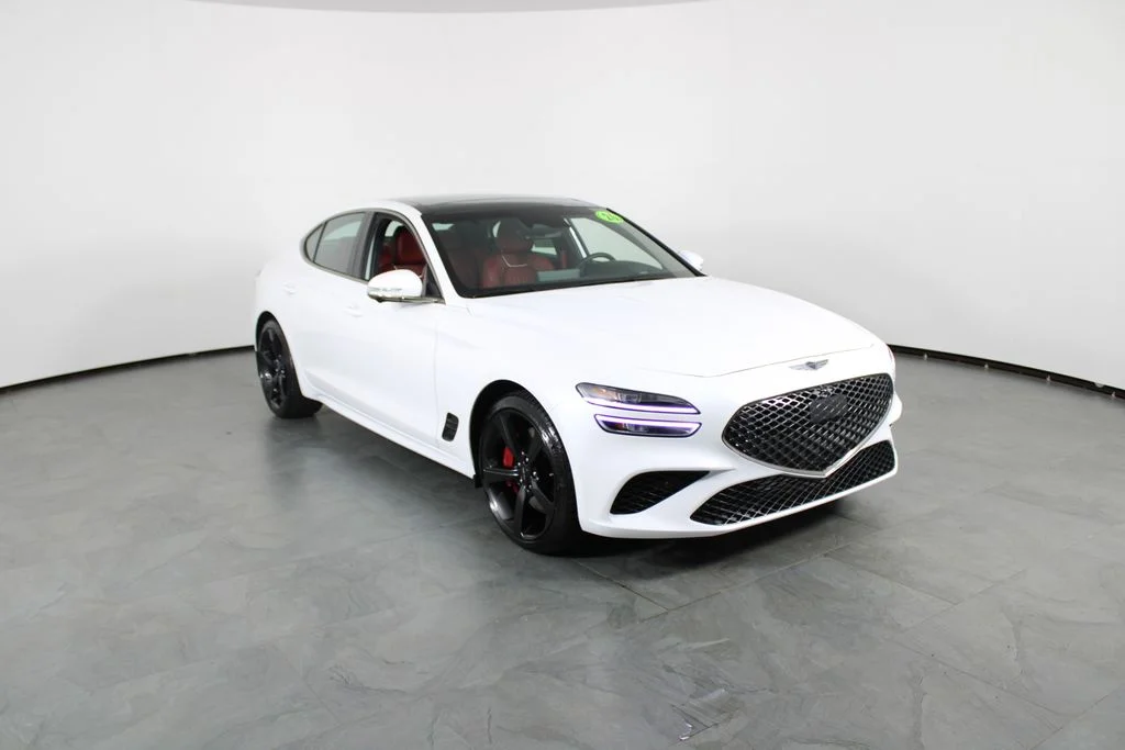 Used 2026 White Genesis 3.3T Sport Prestige image 4