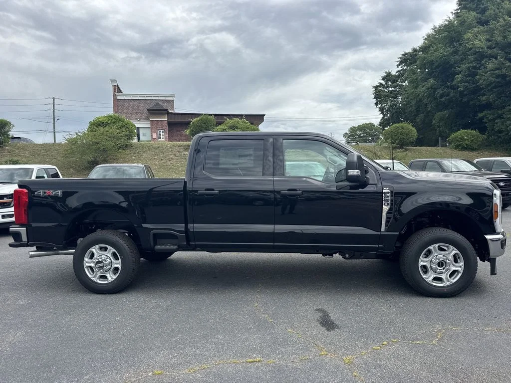 New 2026 Black Ford XLT image 8