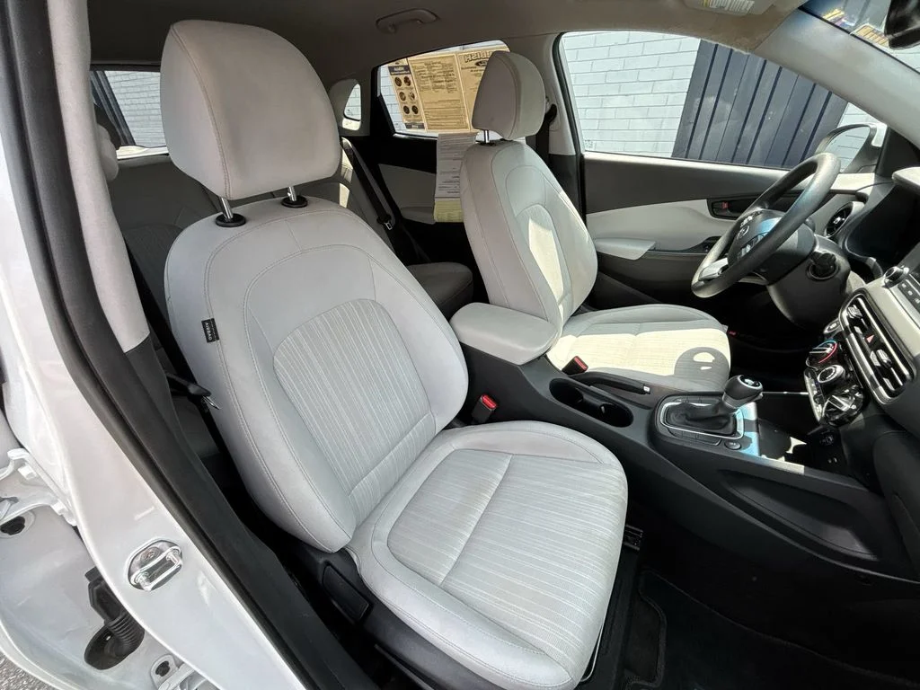 Used 2023 White Hyundai SEL image 25