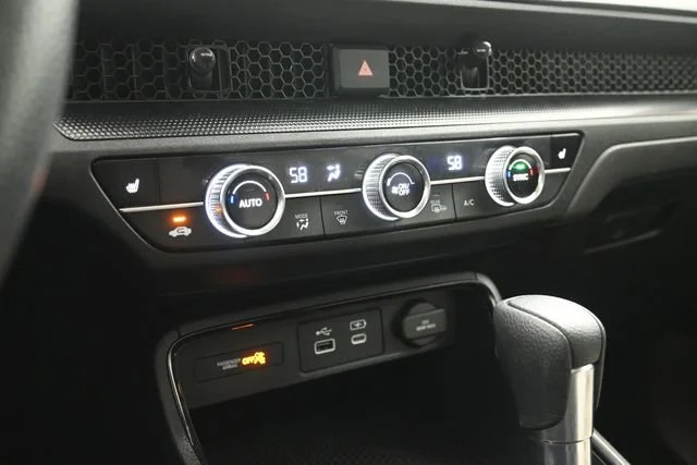 Used 2023 White Honda EX image 17