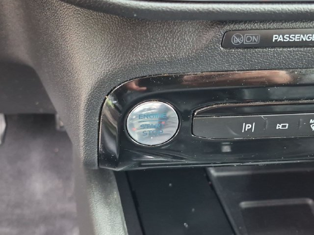 Used 2023 Blue Ford Base image 15