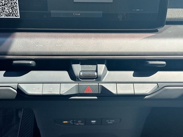New 2026 Glacial White Kia Wind AWD image 16