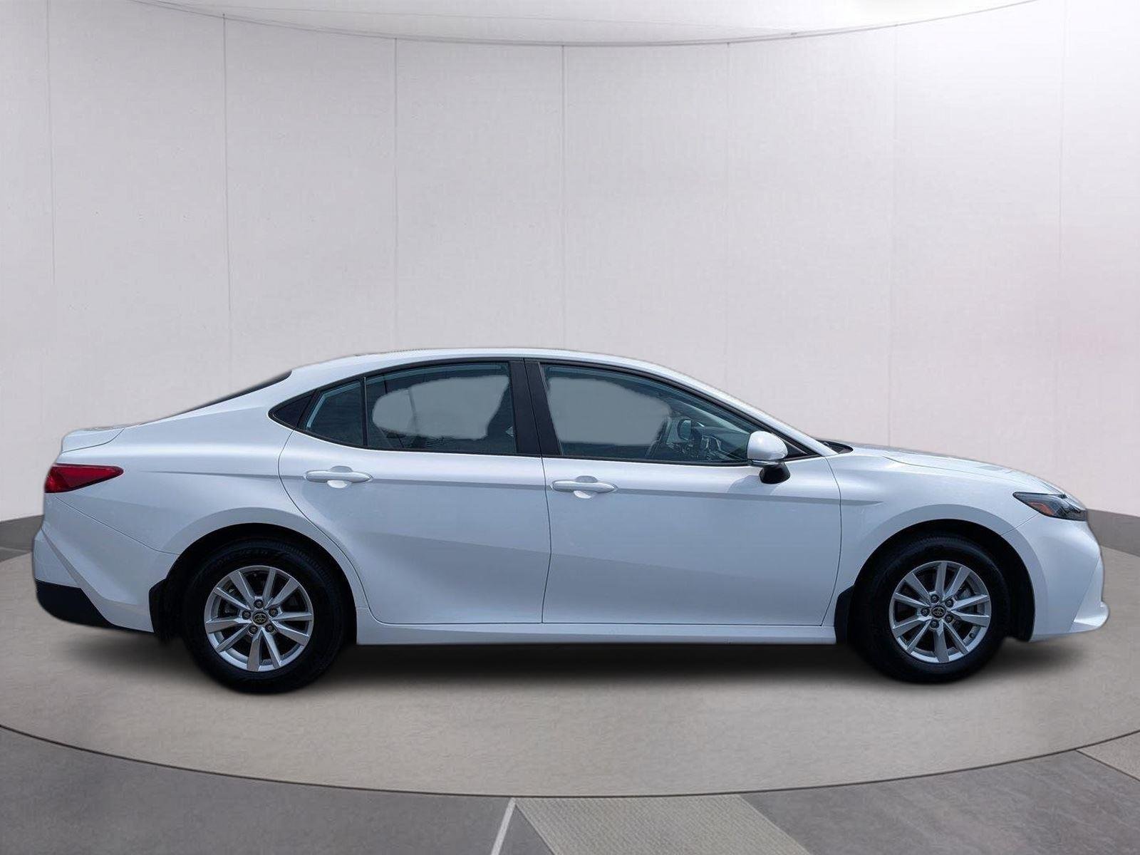 Used 2025 Ice Cap Toyota LE image 6