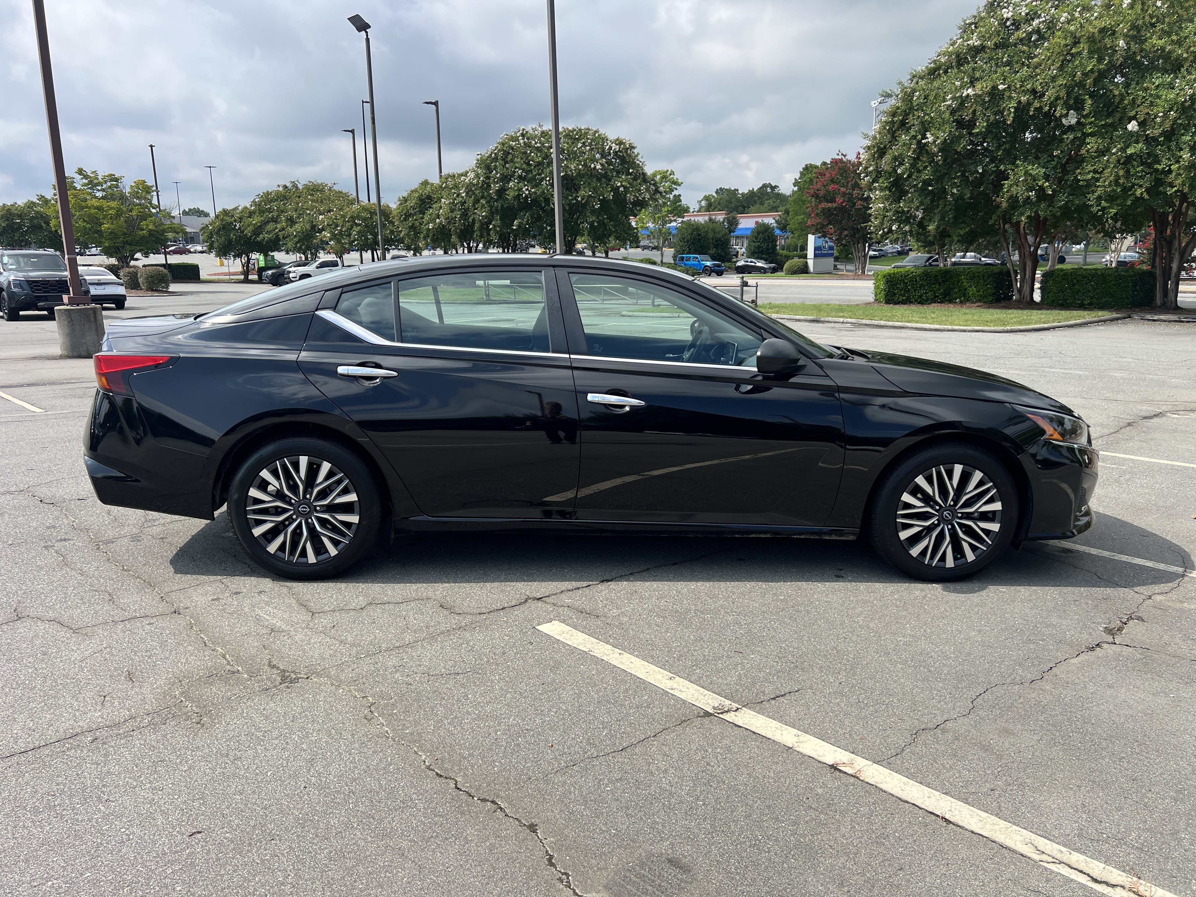 Certified Used 2024 Super Black Nissan 2.5 SV image 4