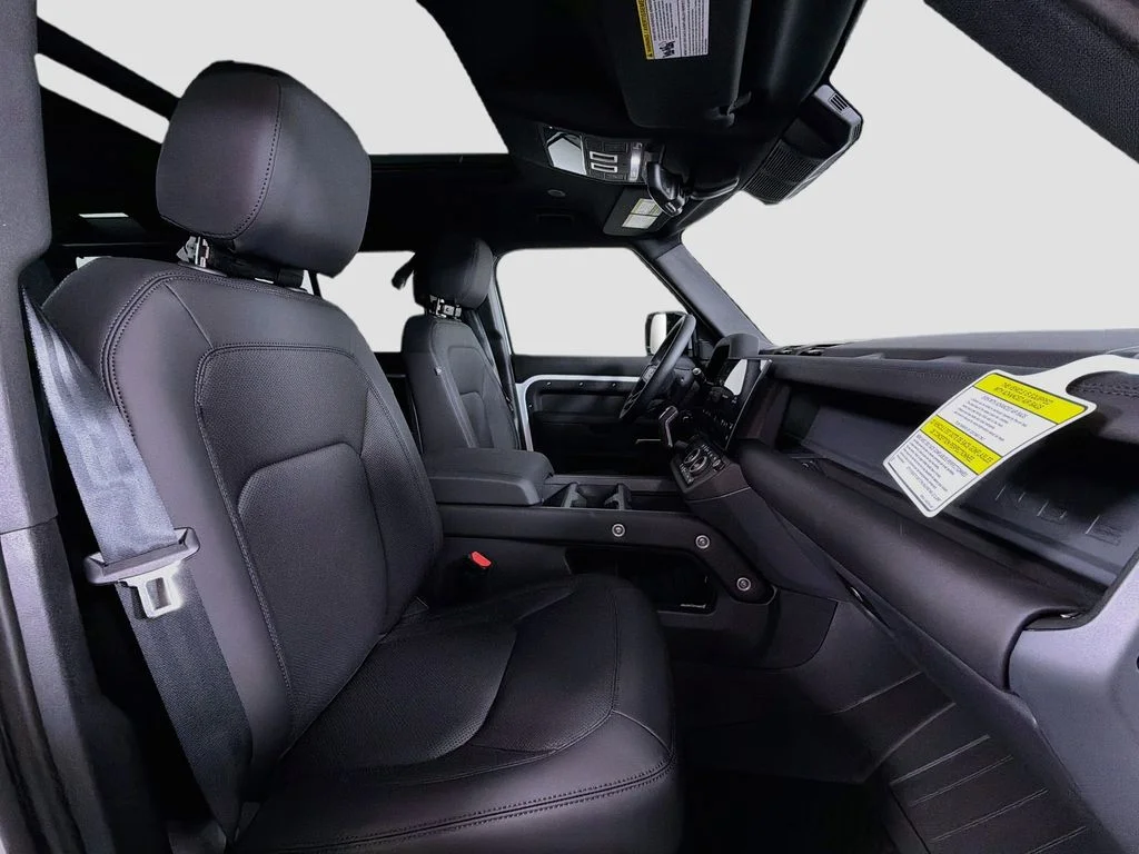 New 2026 Fuji White Land Rover X-Dynamic SE image 30