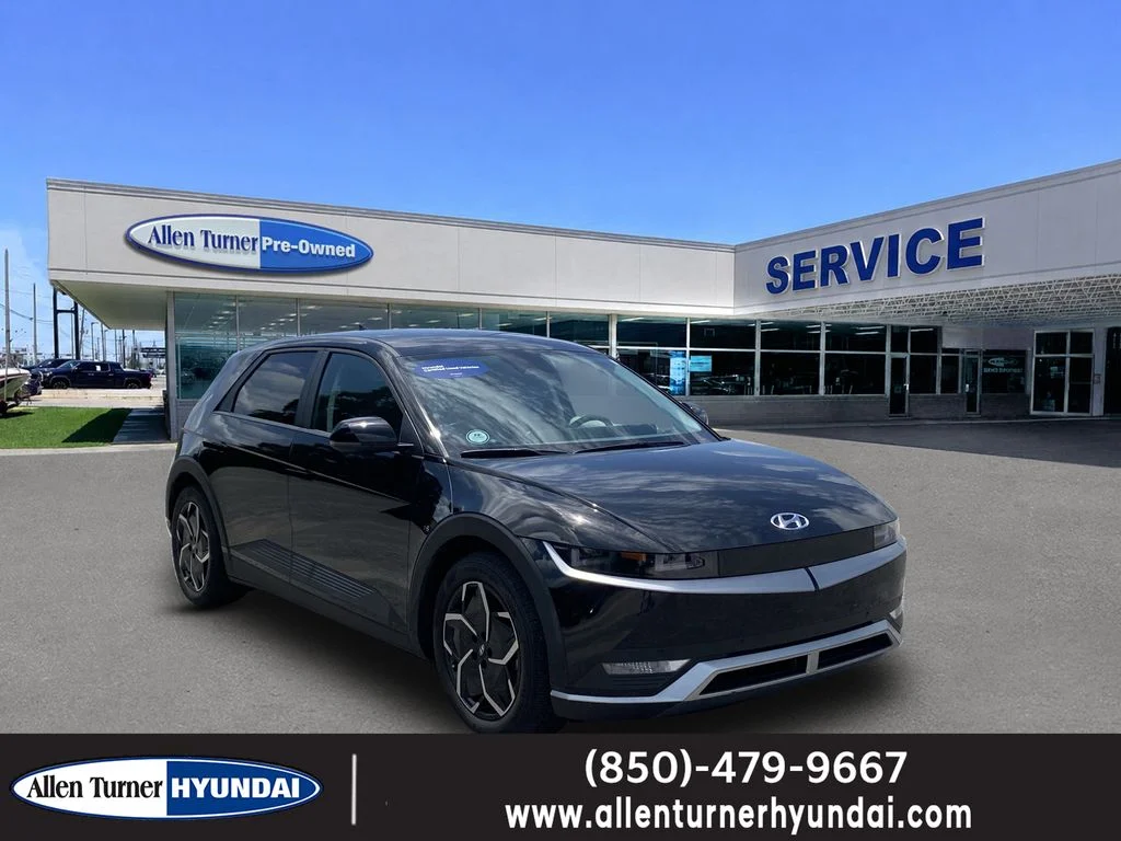 Used 2024 Abyss Black Hyundai SEL image 1