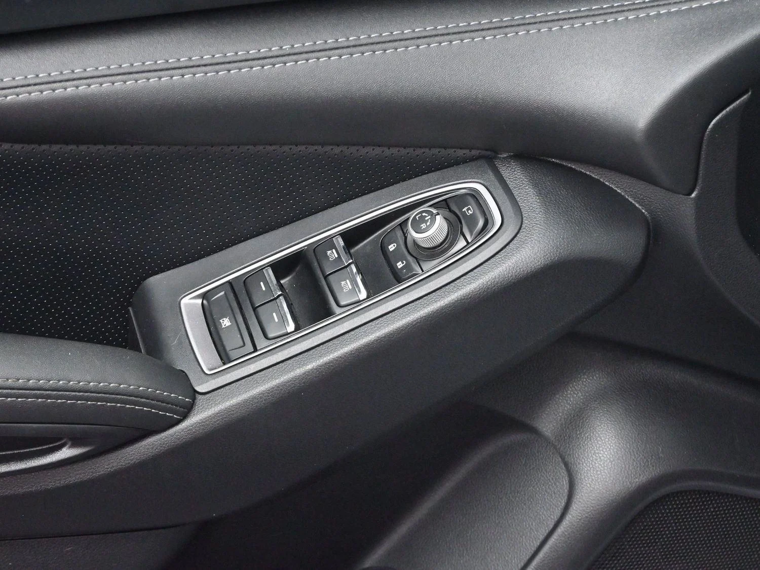Used 2023 Ice Silver Metallic Subaru Limited image 12