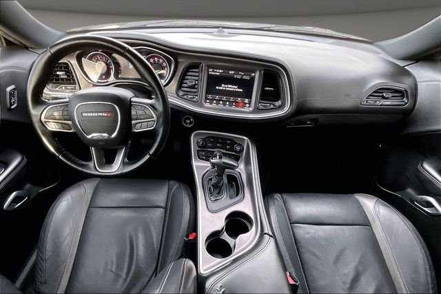 Used 2022 White Dodge SXT image 14