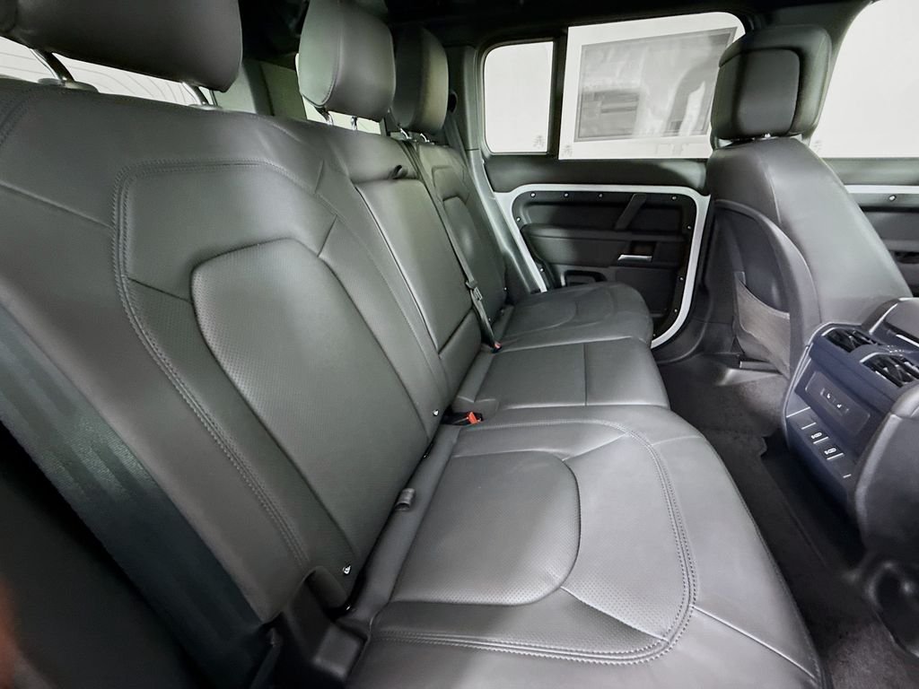 New 2026 Fuji White Land Rover X-Dynamic SE image 29