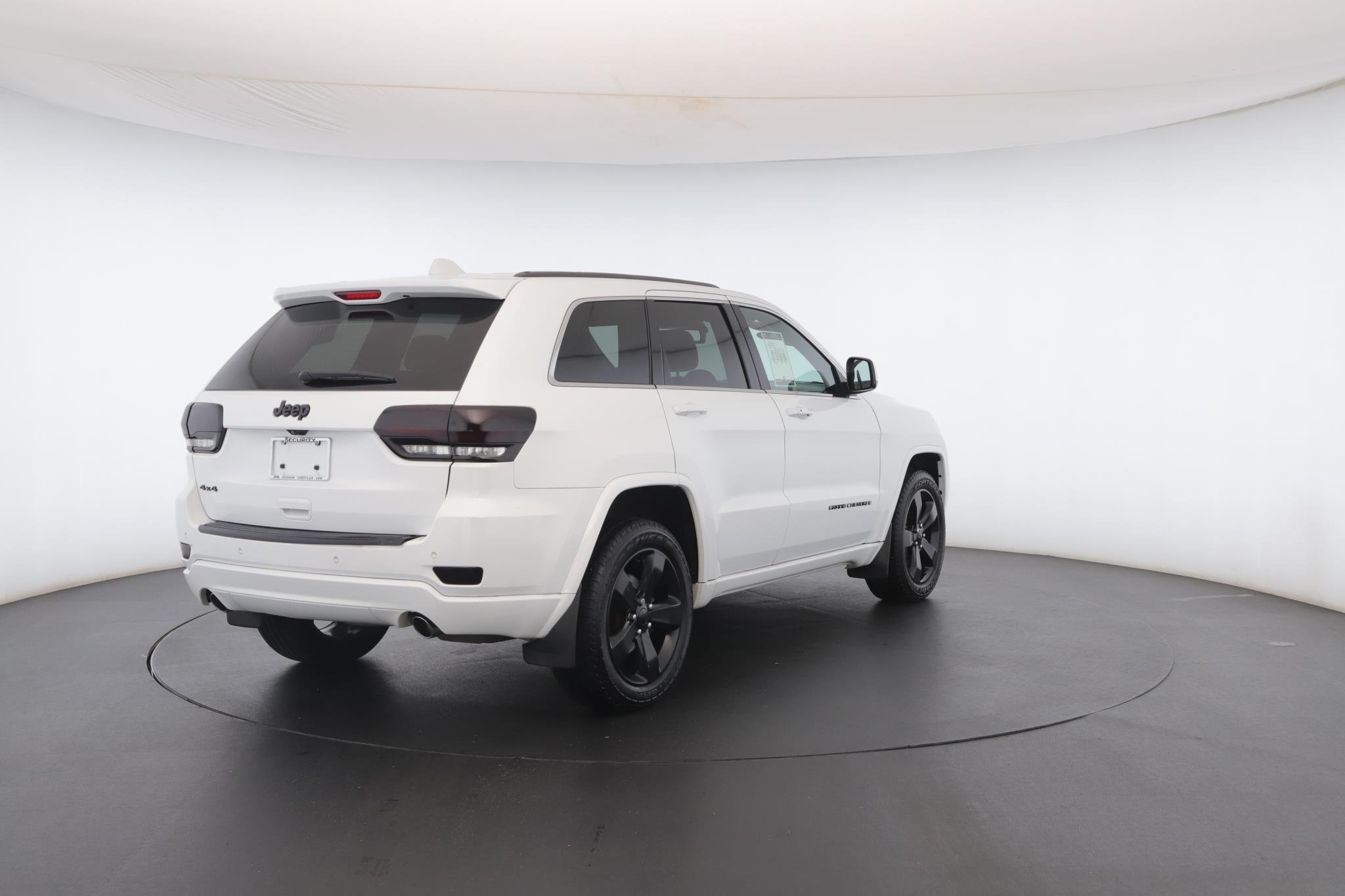 Used 2015 Bright White Clearcoat Jeep Altitude image 28