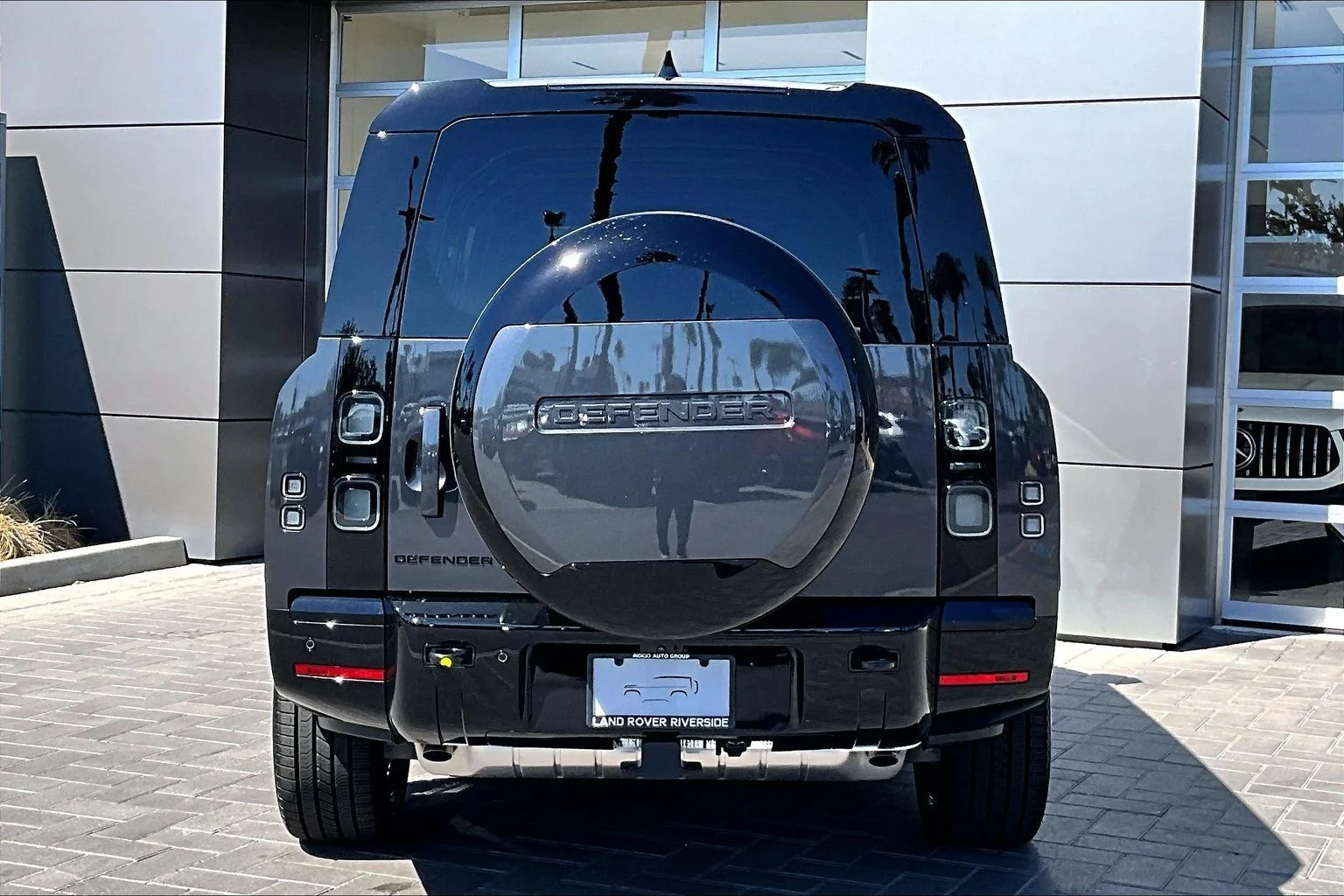 New 2026 Carpathian Grey Land Rover X-Dynamic SE image 4