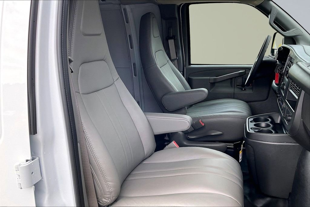 2025 Chevrolet Express Cargo Work Van - Photo 17