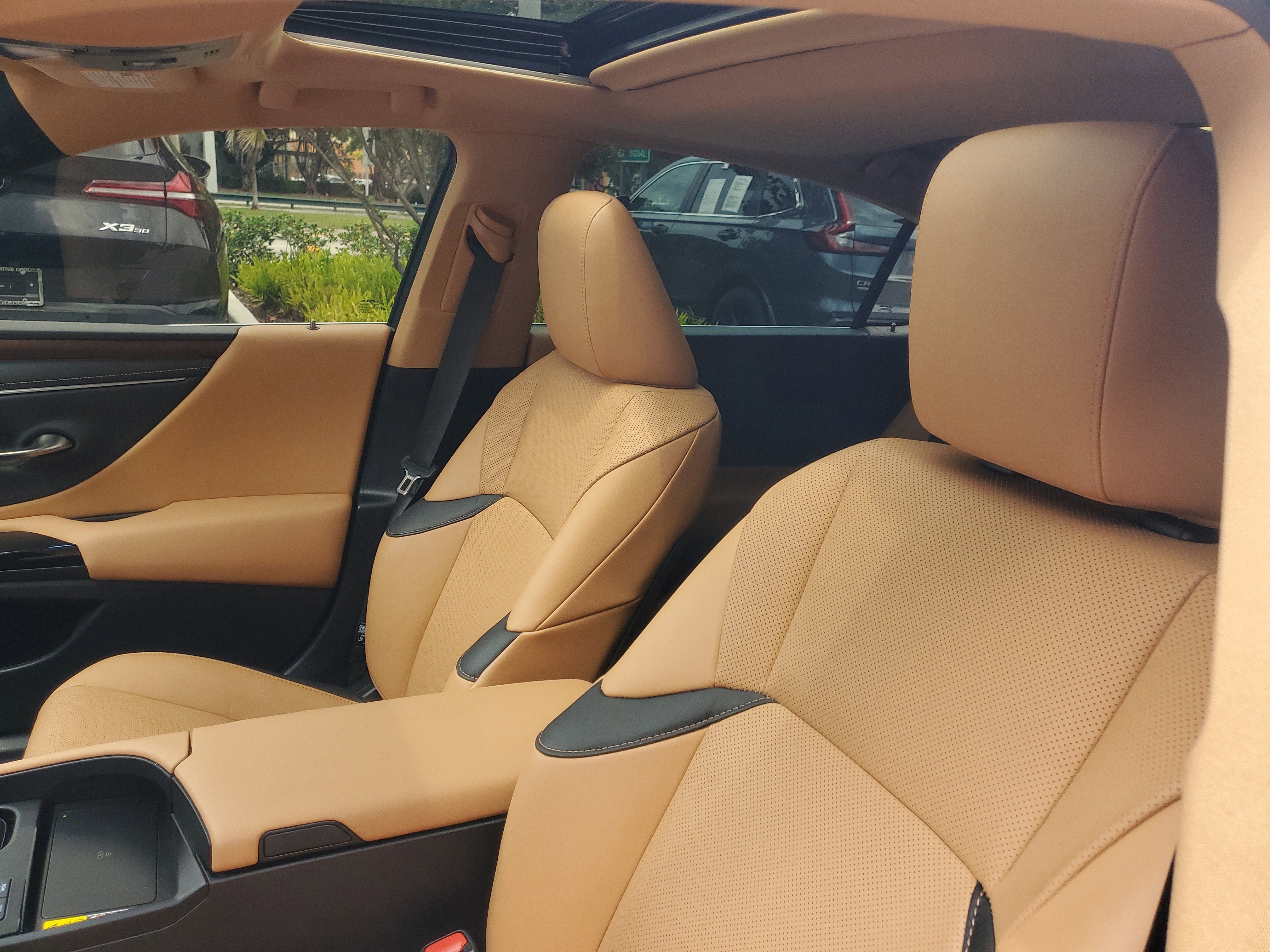 Used 2025 Mica Lexus ES 300h image 17