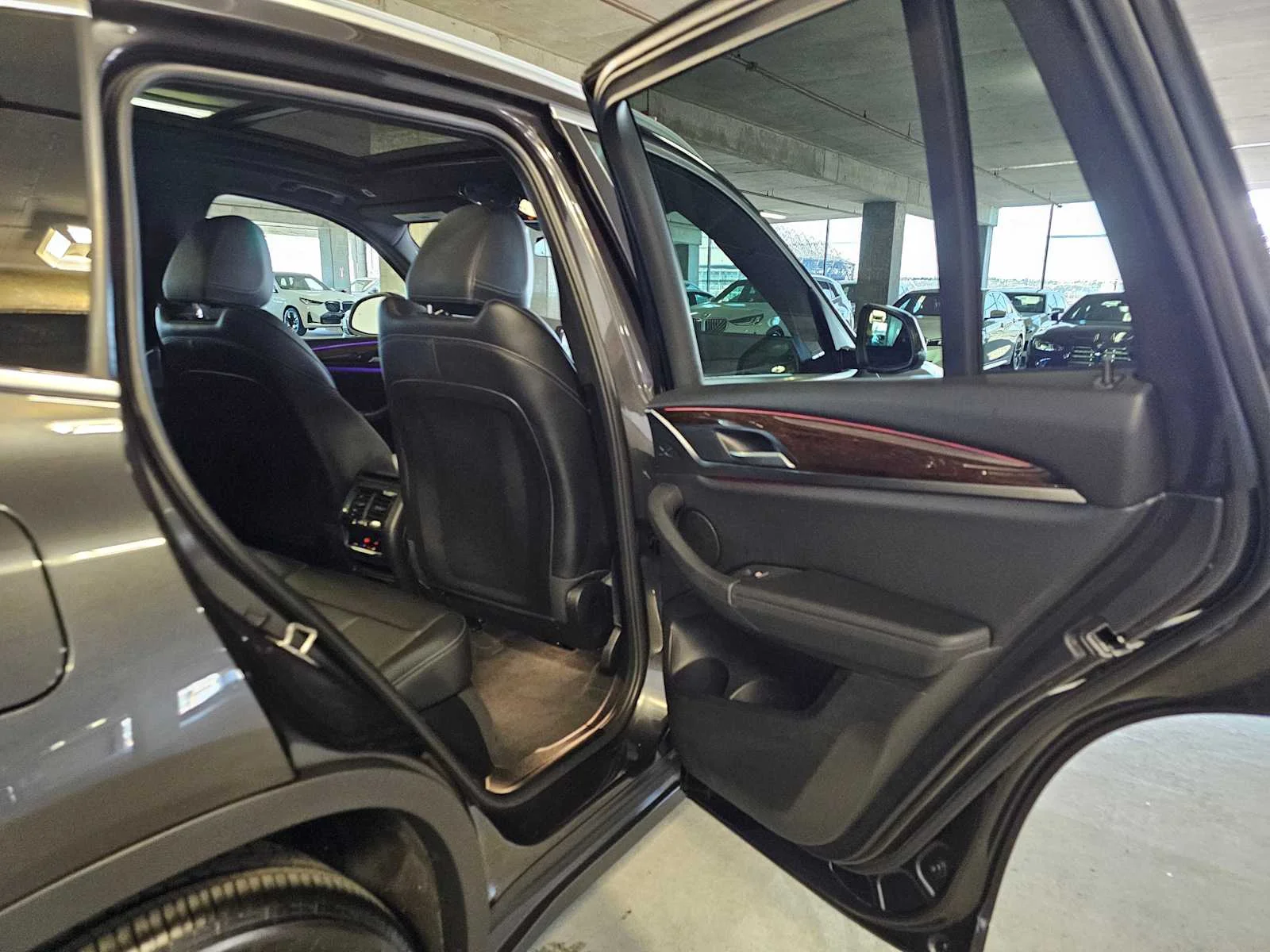 Used 2022 Dark Graphite Metallic BMW xDrive30i image 39