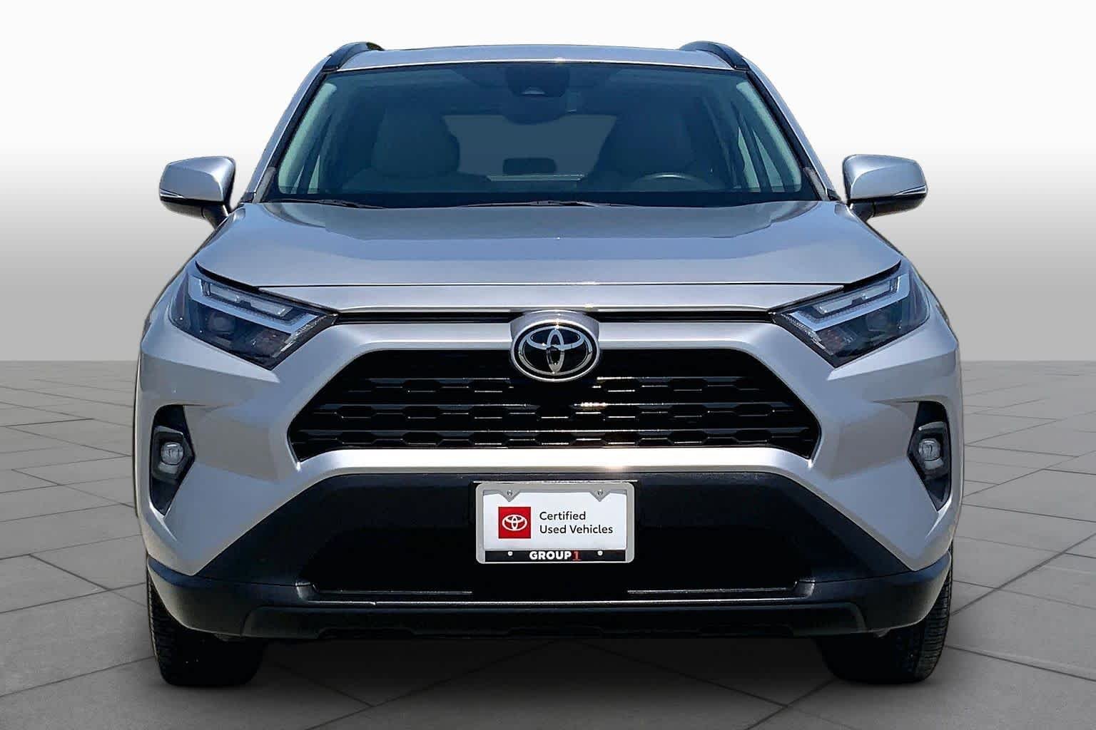 Used 2022 Silver Sky Metallic Toyota XLE Premium image 4