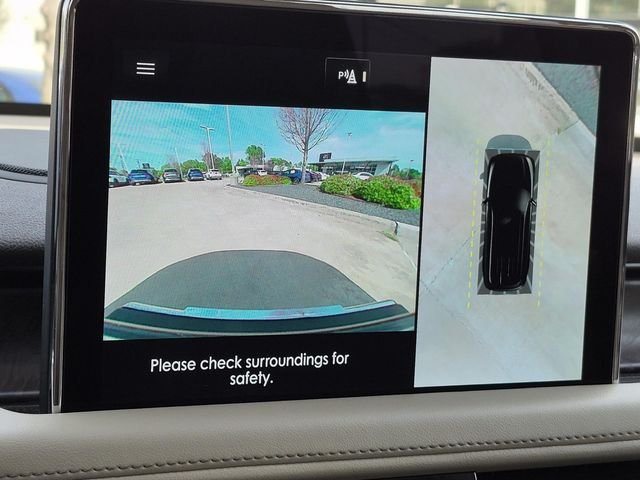 Used 2020 Black Metallic Lincoln Grand Touring image 33
