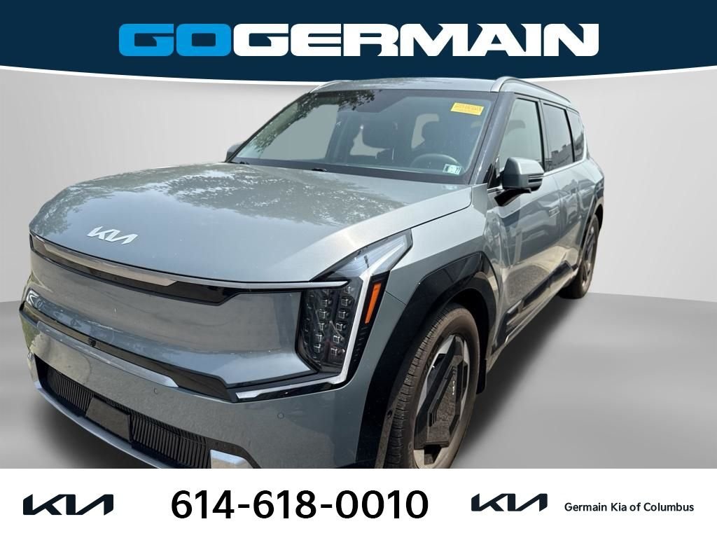 Used 2024 Green Kia Land image 1