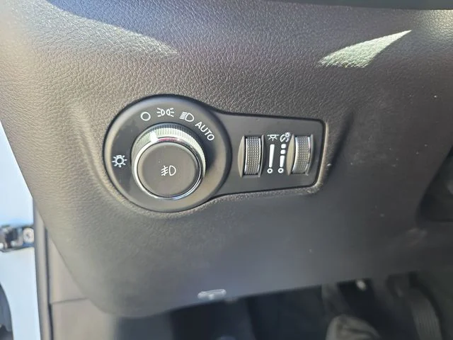 Used 2025 White Jeep Limited image 25