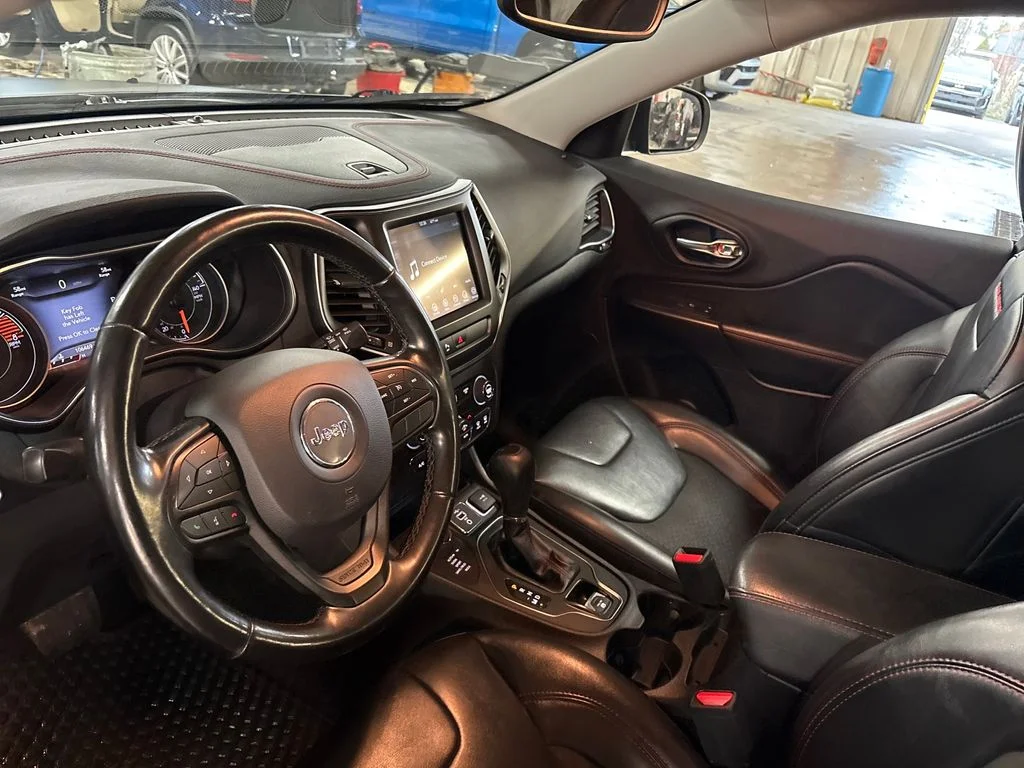 Used 2020 Black Jeep Trailhawk image 18