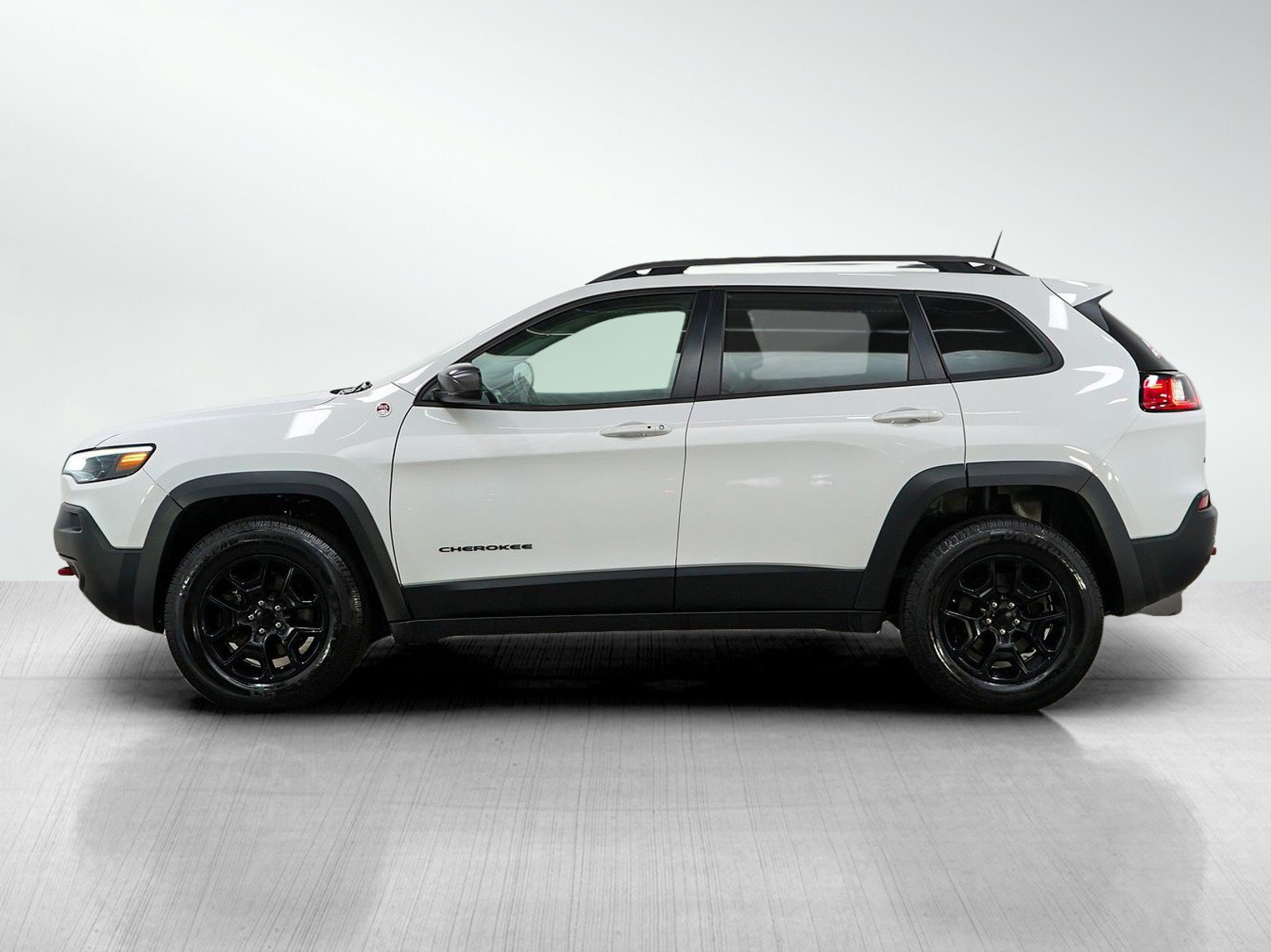 Used 2020 Jeep Cherokee Trailhawk with VIN 1C4PJMBX9LD648284 for sale in Wayzata, MN