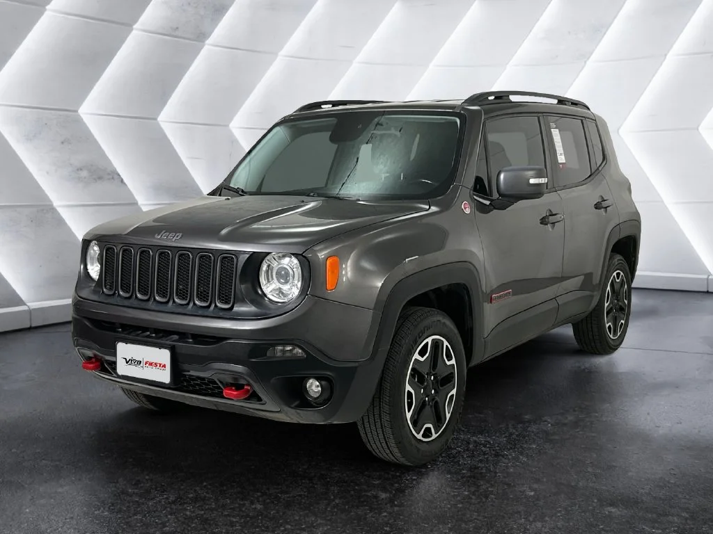 Used 2017 Gray Jeep Trailhawk image 3