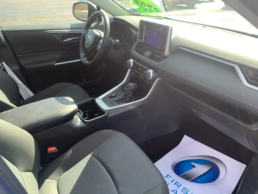 Used 2025 White Toyota XLE image 18