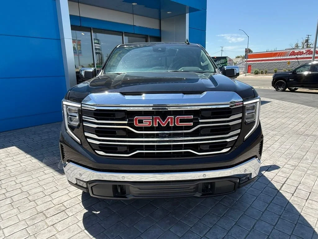 New 2026 Onyx Black GMC SLT image 3